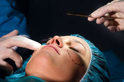 «Отрезанное не вернешь»: как россиянок калечат пластические хирурги