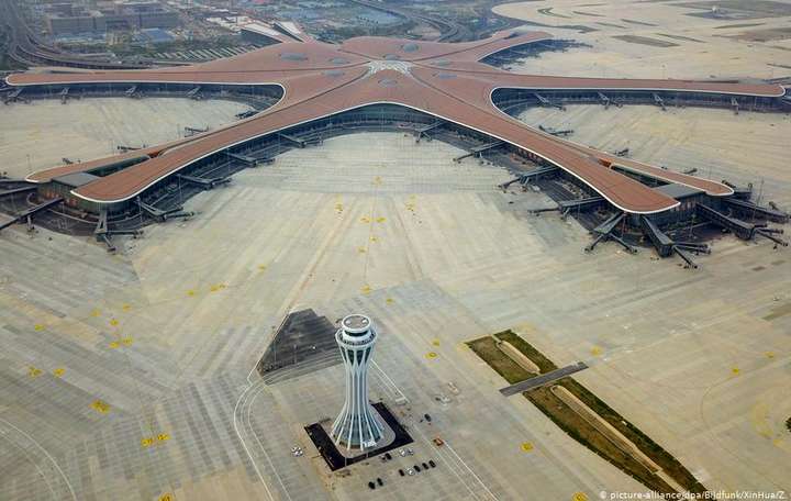 В Китае открылся крупнейший в мире аэропорт
