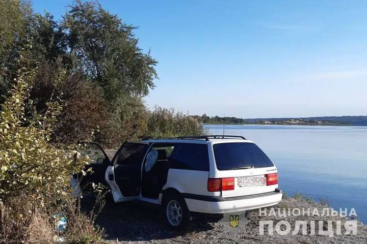 На Київщині в автомобілі потонув чоловік (фото)