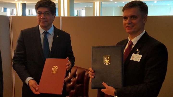 Україна домовилася про безвіз із Еквадором