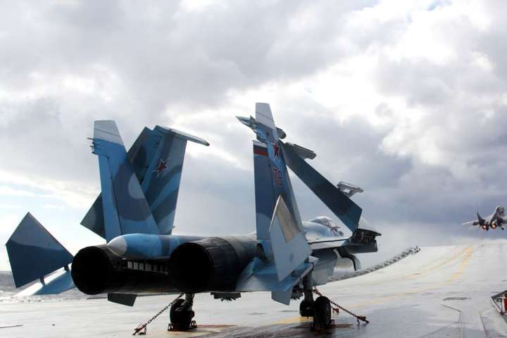 Росія перебазувала винищувачі Північного флоту до Криму для навчань