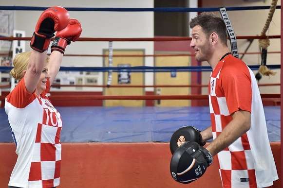 Президент Хорватії Грабар-Китарович провела тренування з чемпіоном UFC Стіпе Міочичем