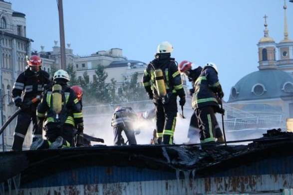 У Києві поблизу Поштової площі сталася масштабна пожежа