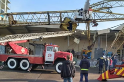 Во Львове на супермаркет рухнул строительный кран 