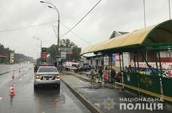 На Киевщине полицейский въехал в остановку, погибла женщина