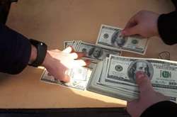 У Києві на хабарі затримали приватного виконавця