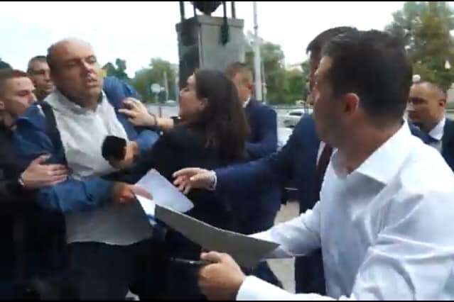 Пресс-секретарь Зеленского напала на журналиста (фото)