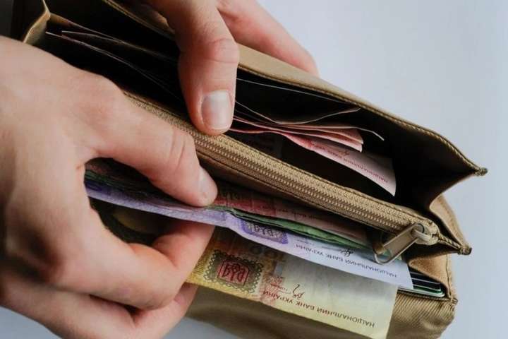 Средняя зарплата в Украине снизилась на 434 гривны - Госстат