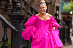 Сара Джессика Паркер примеряет фуксию