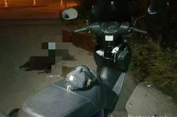 Сьогодні увечері в Ніжині водій мопеда виїхав на смугу зустрічного руху та врізався в поліцейське авто