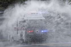 У Гонконгу проти демонстрантів застосували водомети та сльозогінний газ