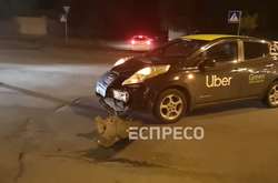 У Києві таксі протаранило моторолер служби доставки