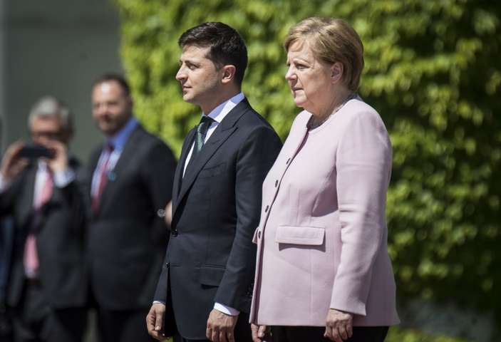 Зеленський цінує внесок Меркель в розвиток України - посол