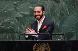 Президент Сальвадору почав виступ на Генасамблеї ООН із селфі
