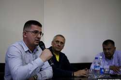   Адвокат   Рустем   Кямілєв   на   щомісячній зустрічі   громадського  <span title