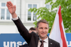  Глава відділення партії «Альтернатива для Німеччини» Бьорн Хёке 