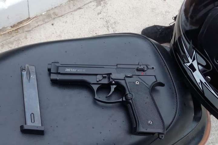 Поліцейські  вилучили нелегальну зброю у мешканця Білгород-Дністровського