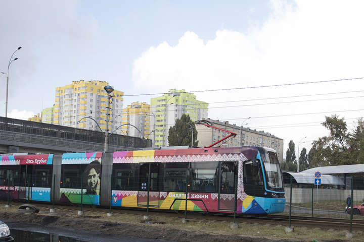 У Києві відновлено роботу лінії швидкісного трамвая (відео)