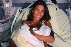 Санта Димопулос рассказала, как прошли две недели после рождения дочери