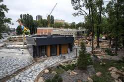 Із проспекту Перемоги вже добре видно 15-метрового жирафа