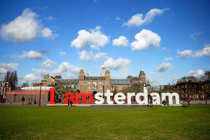 В Амстердамі планують запровадити найбільший туристичний податок в Європі