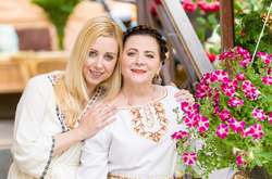 Тоня Матвиенко показала архивное фото выступления с мамой