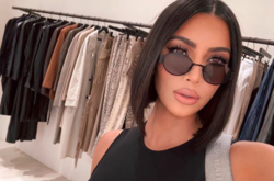 Кардашян показала архивное фото с отцом и сестрой 