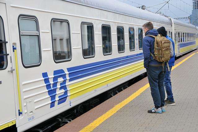 До Дня захисника Укрзалізниця запустить шість додаткових потягів 