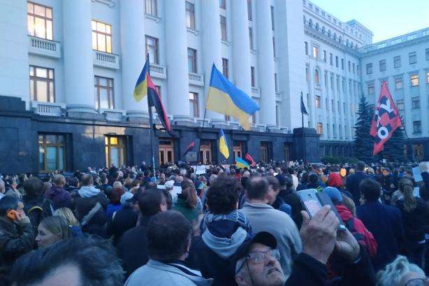 Активісти збираються на протест під Офісом Зеленського через підписання формули Штайнмайєра