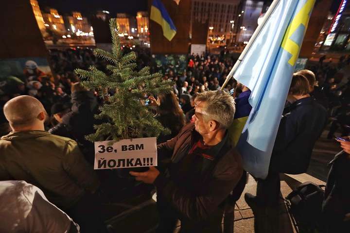 Протести проти «формули Штайнмайєра»: Зеленському підготували «йолку»