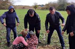 Чоловік був геть мокрий і змучений