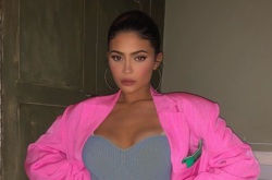  Кайли Дженнер 
 instagram.com/kyliejenner/ 