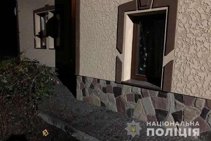 У Калуші невідомі кинули дві гранати у двір будинку