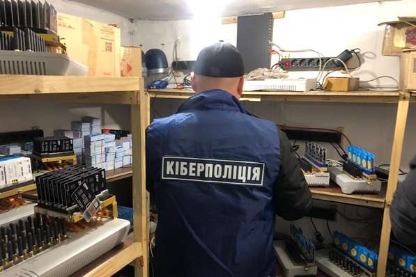 У Миколаєві накрили бот-ферму, що тероризувала українські міста повідомленнями про мінування