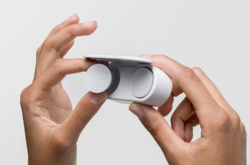 Microsoft представила свои первые беспроводные наушники