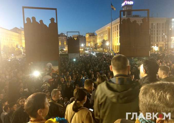 «Вову до Віті!» На Майдані кілька тисяч людей протестують проти капітуляції 