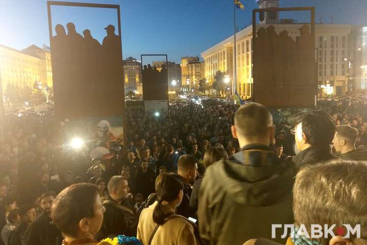 Активісти створили «Рух опору капітуляції» і скликають віче на Майдані