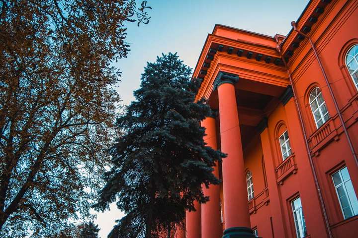 Будівлю червоного корпусу університету Шевченка оновили (фото)
