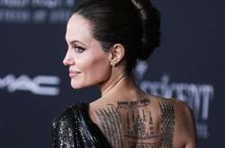 Анджелина Джоли снялась обнаженной для обложки журнала