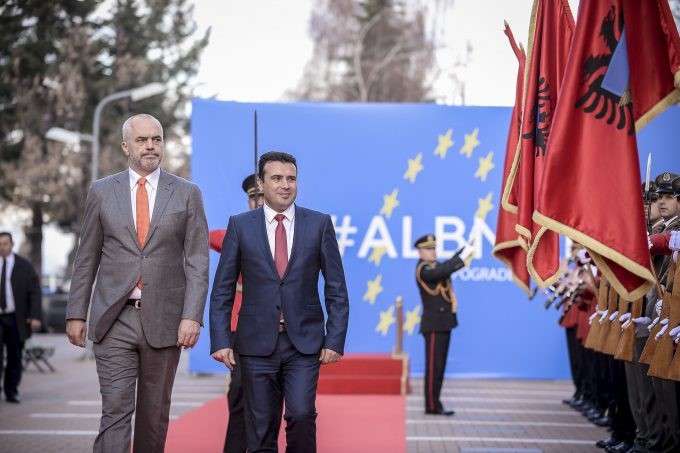 Перші у черзі до Євросоюзу. Що заважає Албанії та Північній Македонії
