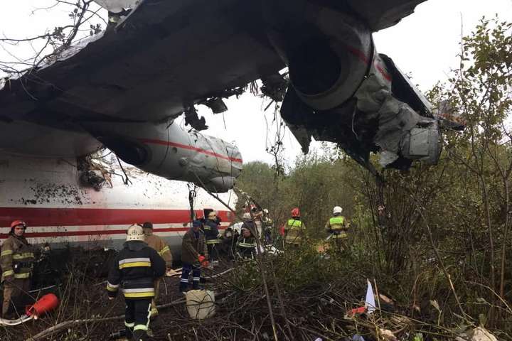 При аварийной посадке самолета во Львове погибли пятеро человек