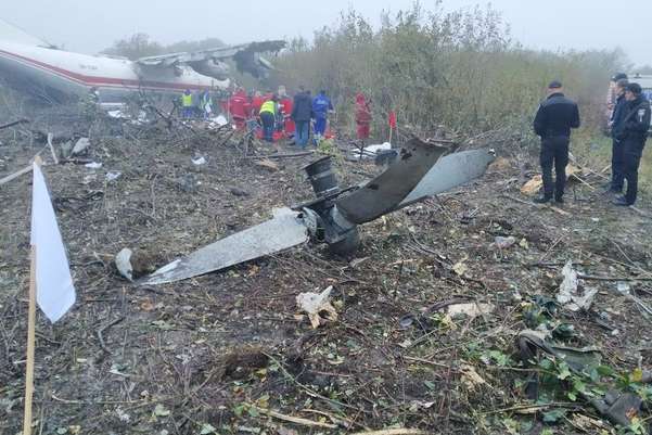 Стали відомі прізвища загиблих у авіакатастрофі біля Львова