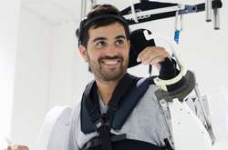 На даному етапі конструкція важить 65 кілограмів. За словами вчених, датчики здатні вловлювати найменші спроби руху людини