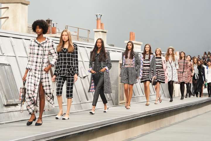 Chanel весна-лето 2020: стильные фото с показа