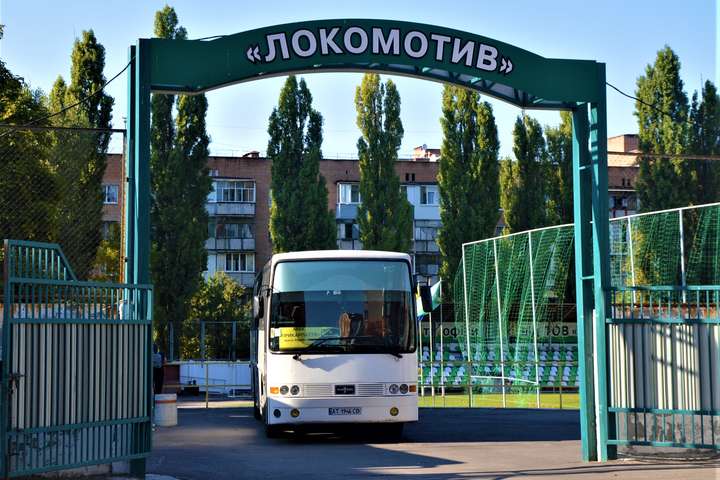 Команді першої ліги по дорозі на матч чемпіонату України зламався автобус. Добиралися автівками