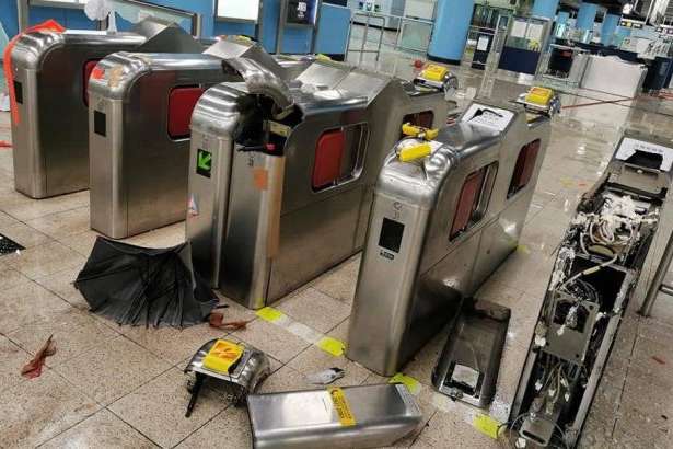 У Гонконгу частково відновило роботу метро