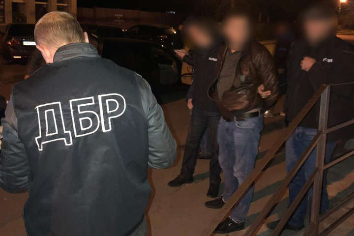 На Житомирщині затримали поліцейського, який торгував наркотиками 