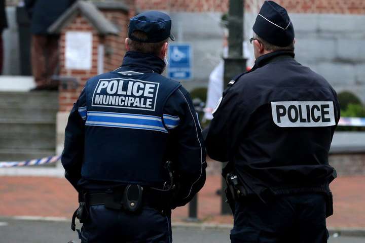 У Франції проведуть перевірку спецслужб після нападу на поліцейських