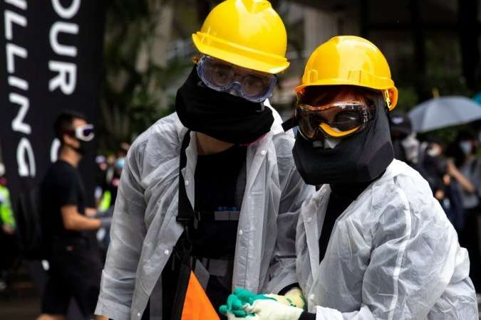 Суд у Гонконгу відхилив позов про заборону носити маски