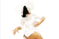 Певица Сиа призналась, что неизлечимо больна